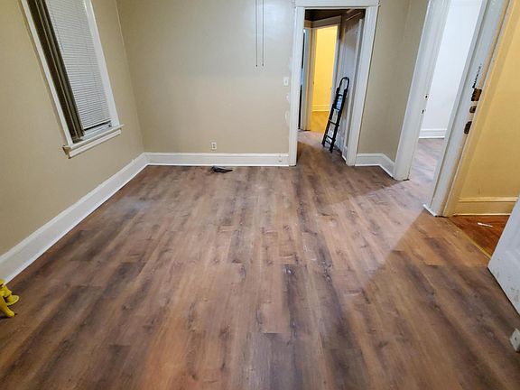 5th image of 3015 Radcliff Ave