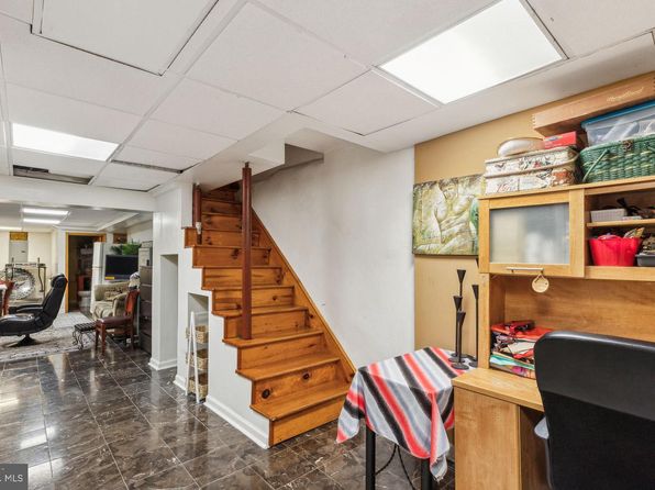 225 Buckingham Pl, Philadelphia, PA 19104