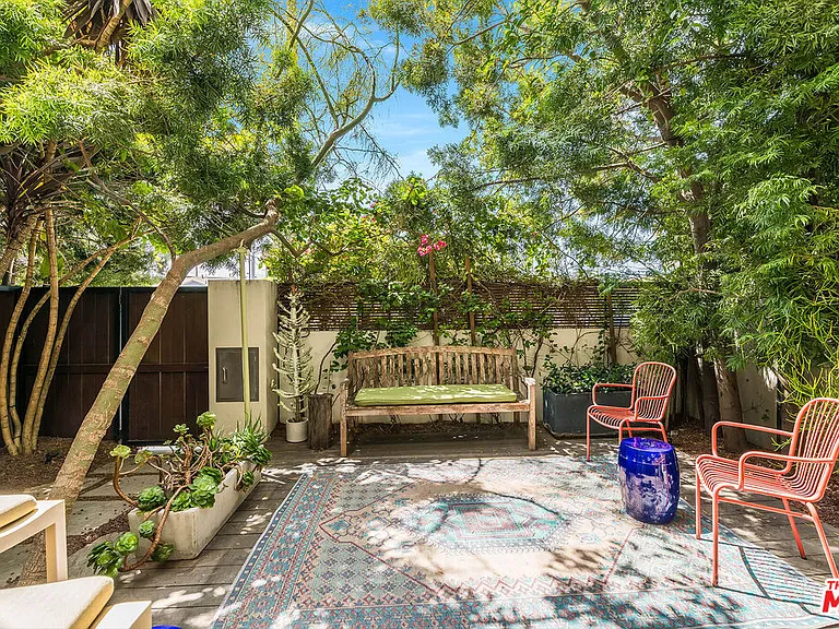 417 Venice Way — Photo 4