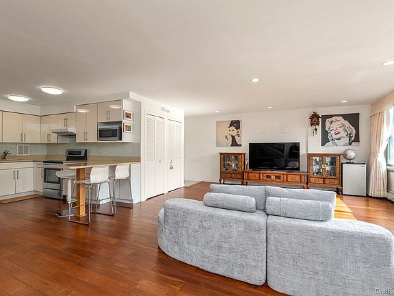 2nd image of 10-10 166 Street #6D