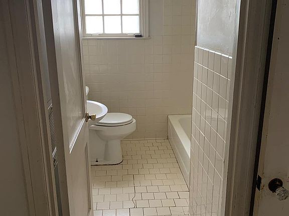 5th image of 2804 Miller Ave