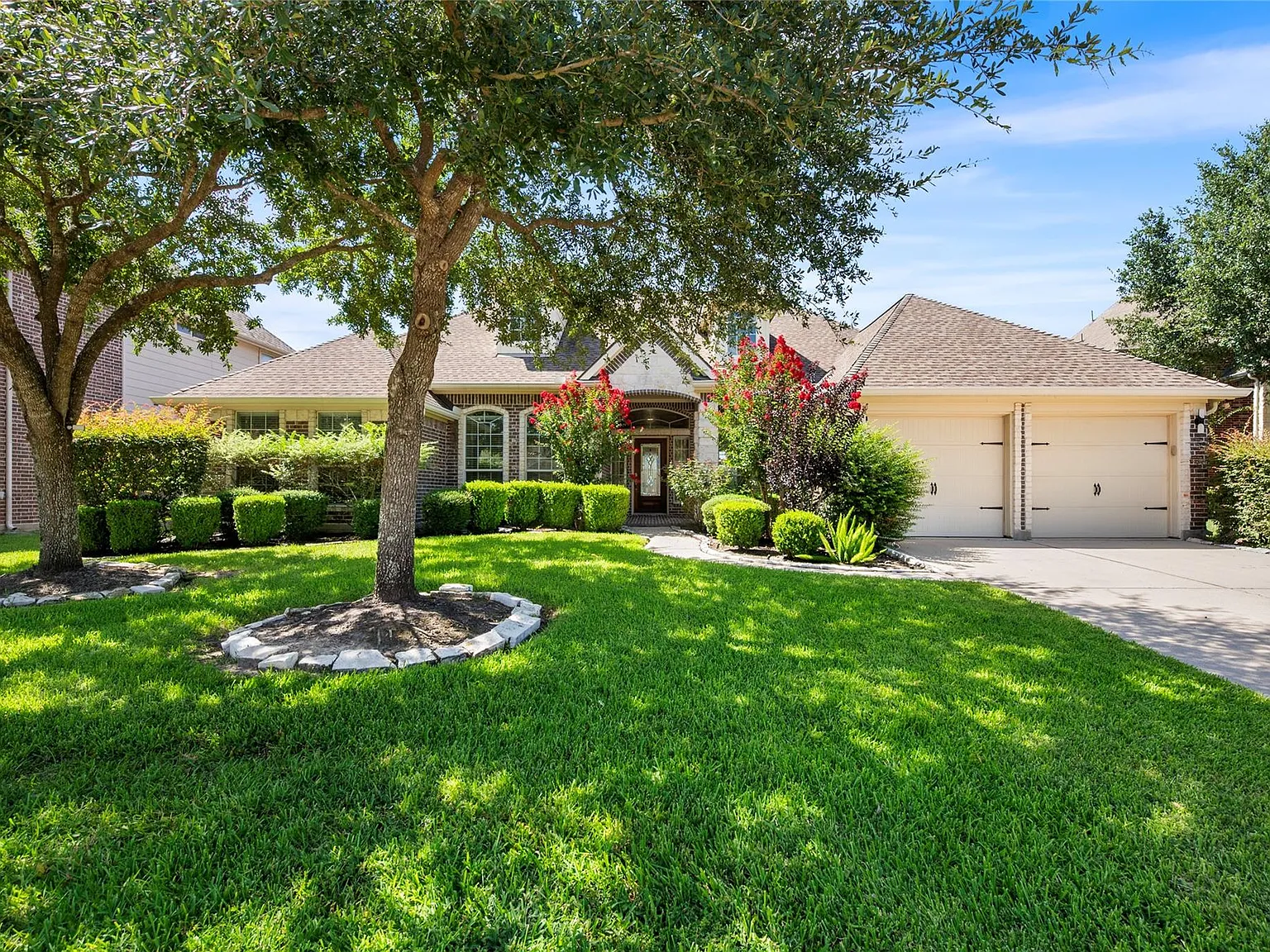 4 bed, 3.0 bath, 3133 sqft, $2,999 — Photo 1