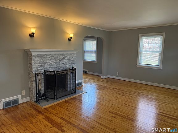 3rd image of 31 Waterbury Rd