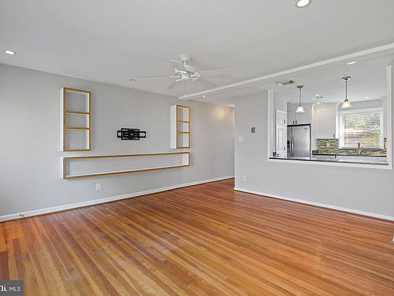4th image of 204 Aspen St