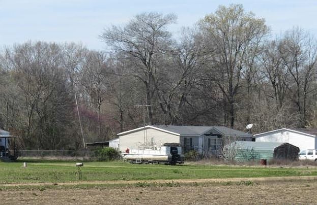 2nd image of 128 Bayou Dr.