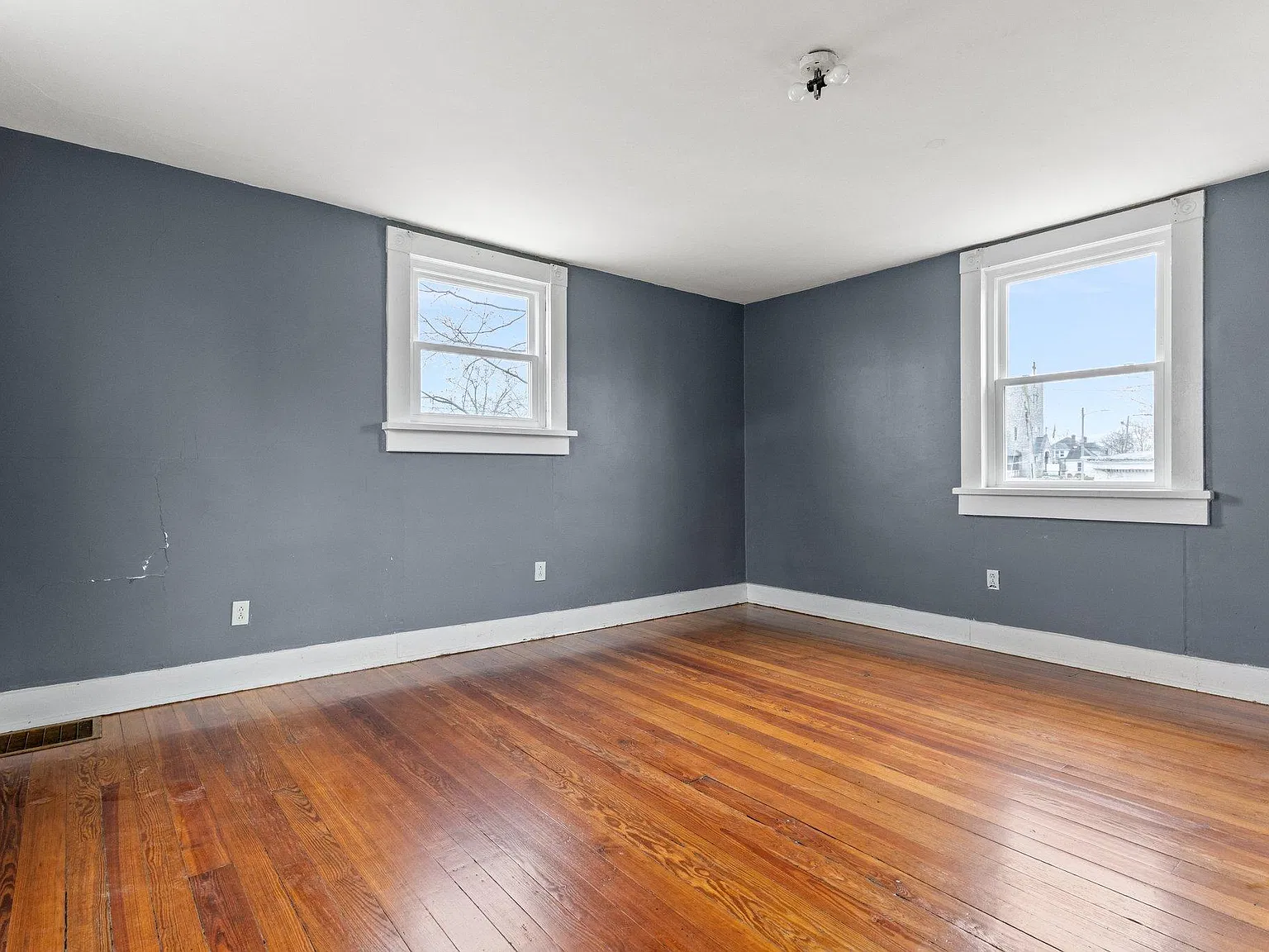219 S Main St — Photo 3