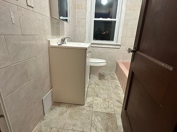 5th image of 19 Ruspin Ave Floor 1