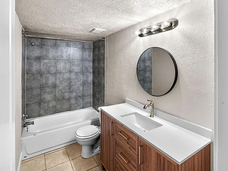 14910 Grassington Dr — Photo 6
