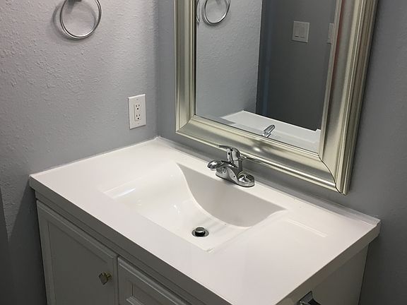 5th image of 10 S Cove Ave APT 42