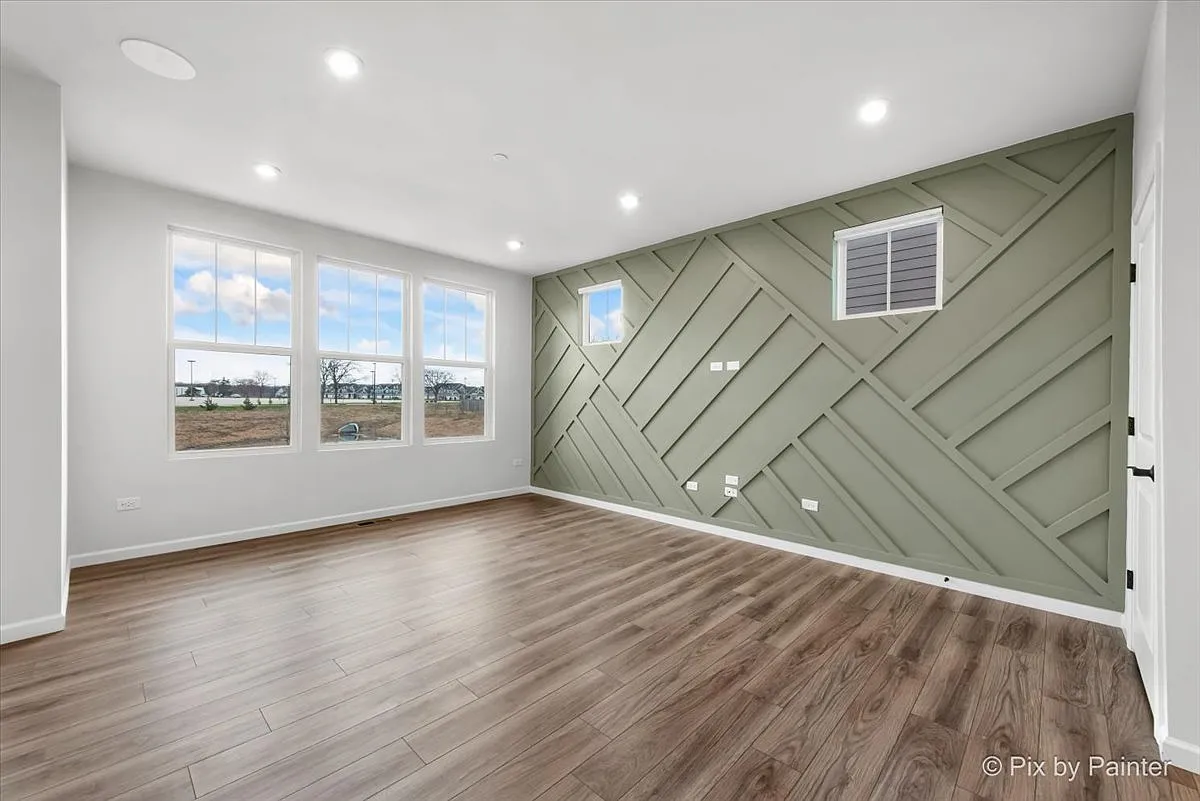 3 bed, 2.5 bath, 2124 sqft, $4,300 — Photo 3