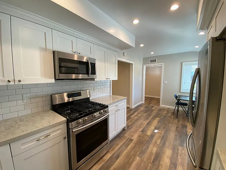 5900 Cahill Ave — Photo 12