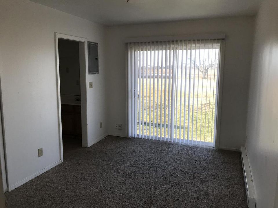 2nd image of 228 N Bend Ct NE
