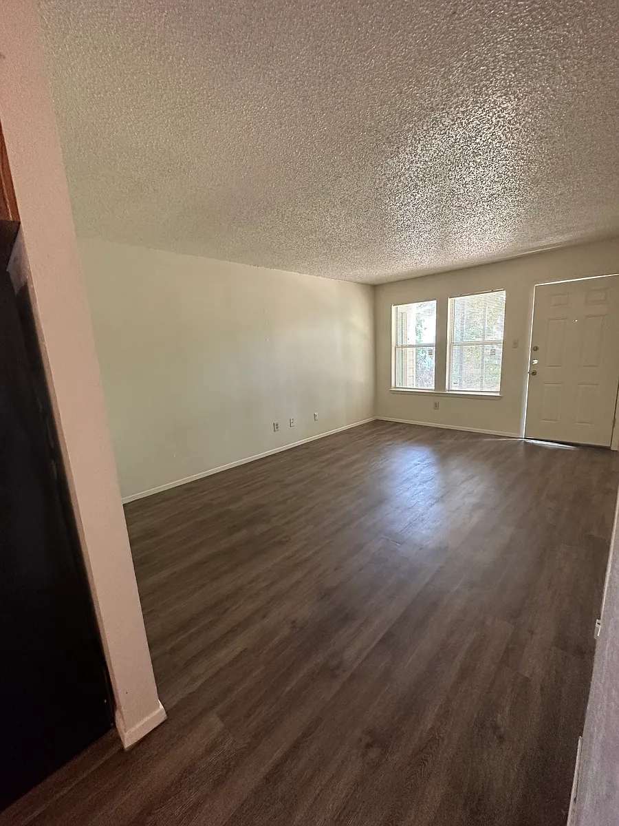 Building Photo - 415 Fry St #8