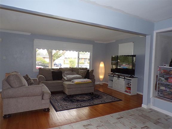 4th image of 3144 Carlson Ave