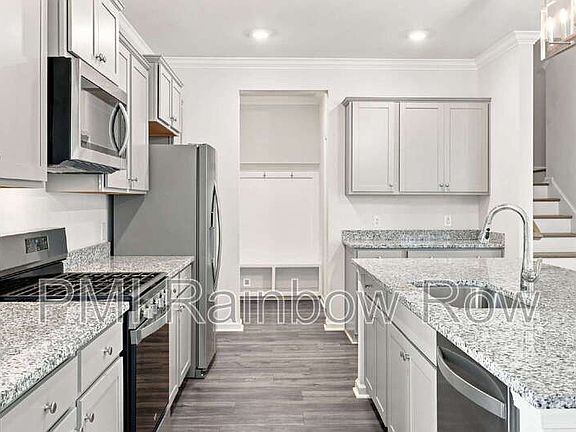 4th image of 407 Oak View Way