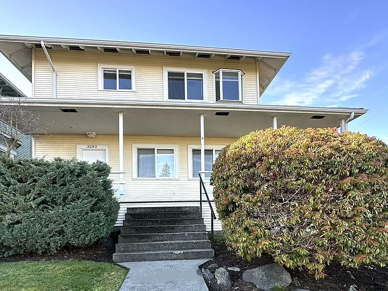 3202 Grand- 5 Unit — Photo 1