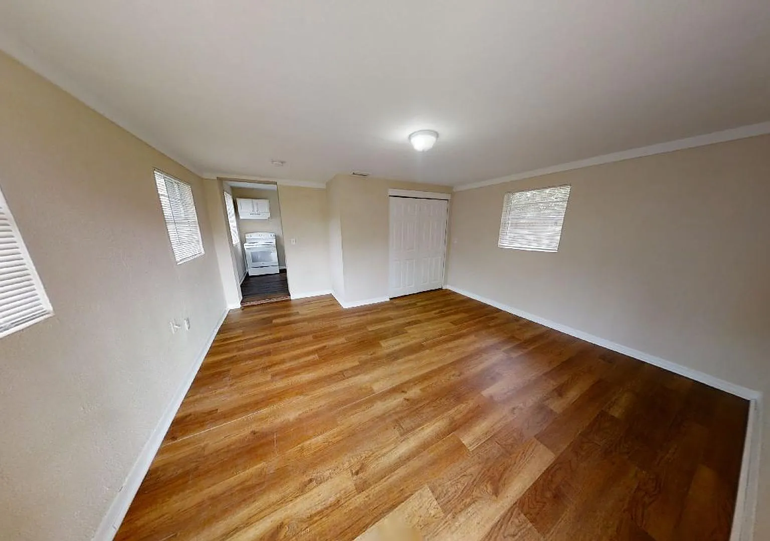 3 bedroom 1 bathroom house — Photo 3