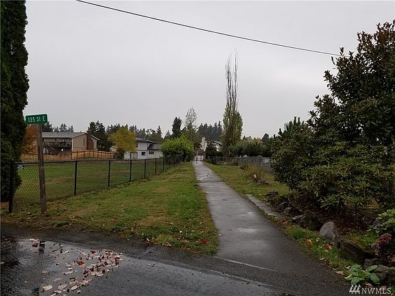 3rd image of 805 135th St E