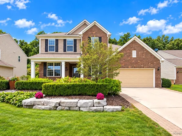 58939 Winnowing Cir S, South Lyon, MI 48178