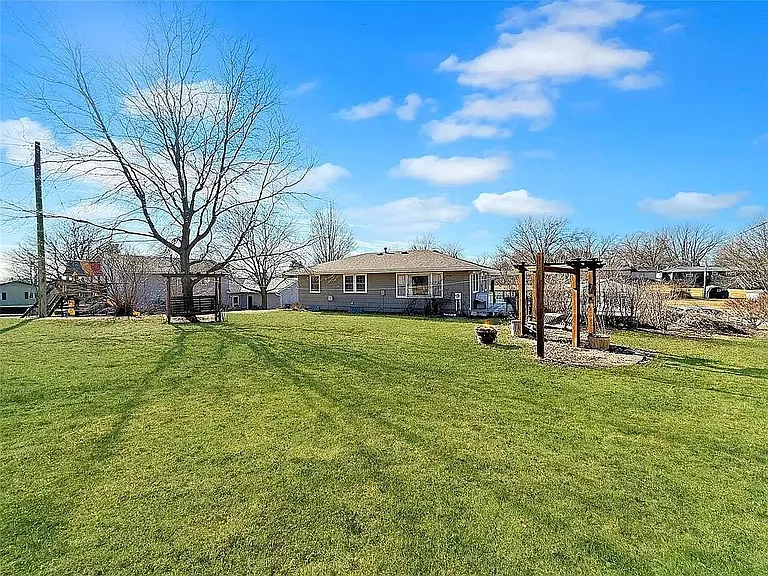 311 S Harrison Ave — Photo 11