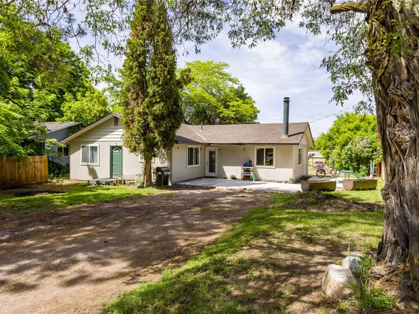 705 13th Ave E, Polson, MT 59860