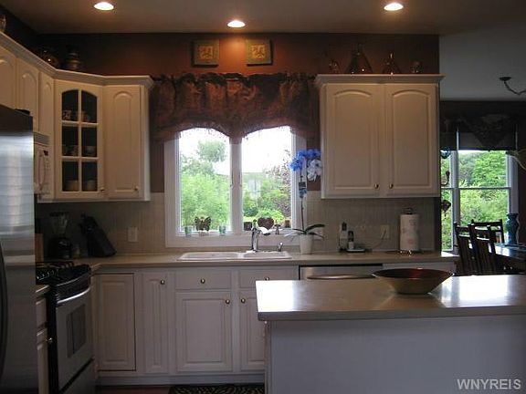 2nd image of 145 Stoughton Ln
