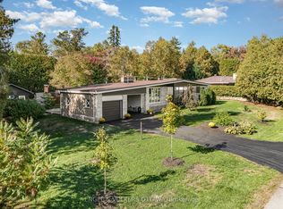 121 Grenfell Cres, Ottawa, ON K2G 0G5