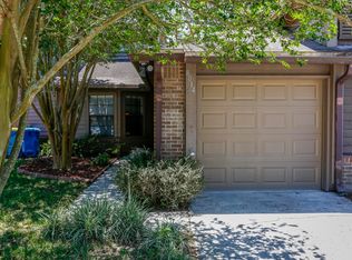 8014 International Village Dr, Jacksonville, FL 32277