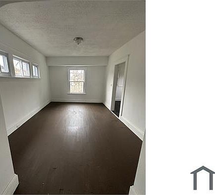 4th image of 12327 Phillips Ave