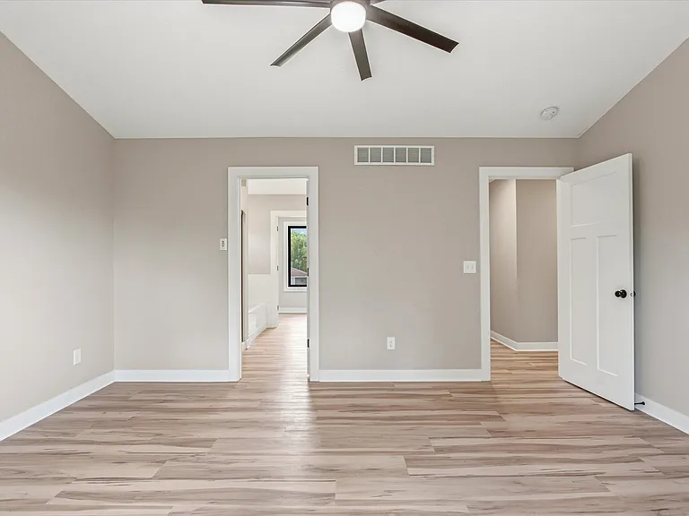 15939 Shadyview Ln N — Photo 12
