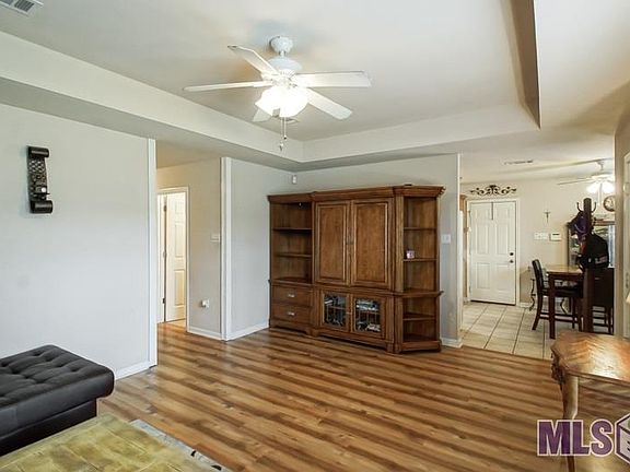 5th image of 30747 Arlington Dr