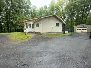 2 bed, 1.0 bath, 1024 sqft, $2,400 — Photo 2