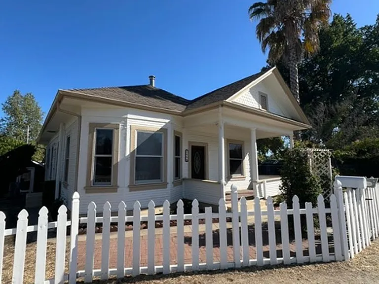 22220 G St — Photo 5