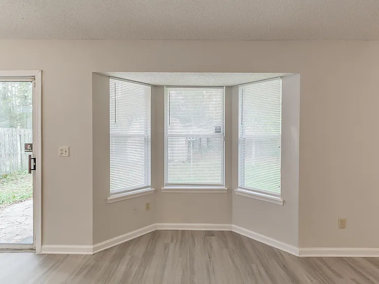 4172 Davie Ct — Photo 10