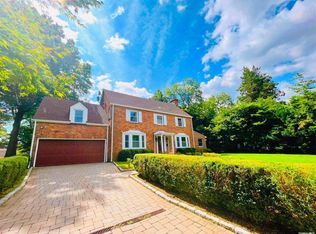 5 Mirrielees Rd, Great Neck, NY 11021