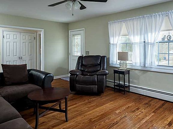 3rd image of 301 1st Ave