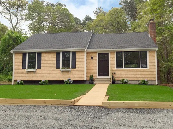3 Gilbert Ln, Harwich Port, MA 02646