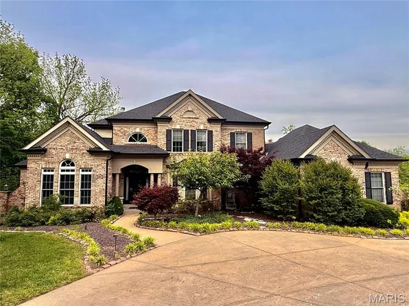 17 West Dr, Chesterfield, MO 63017