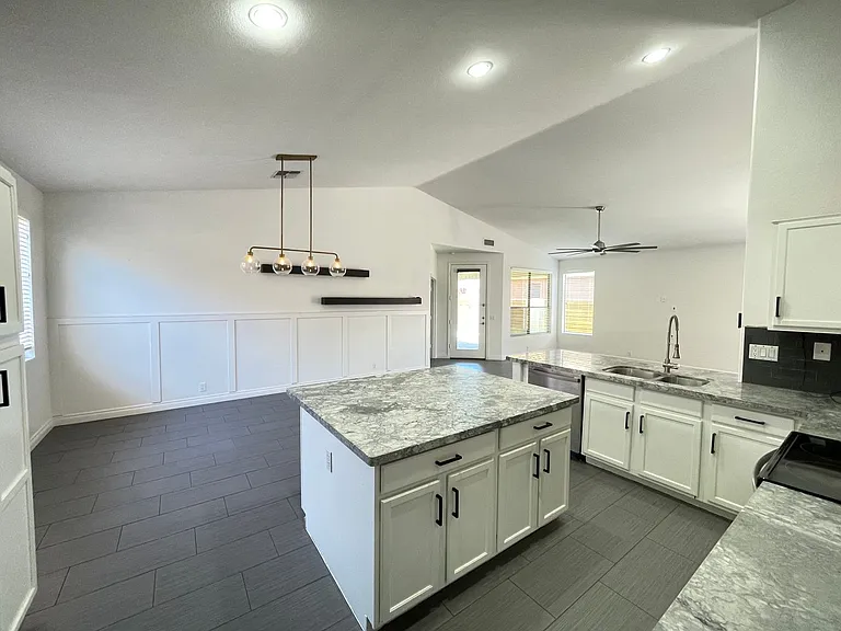 2670 E Hulet Dr — Photo 16