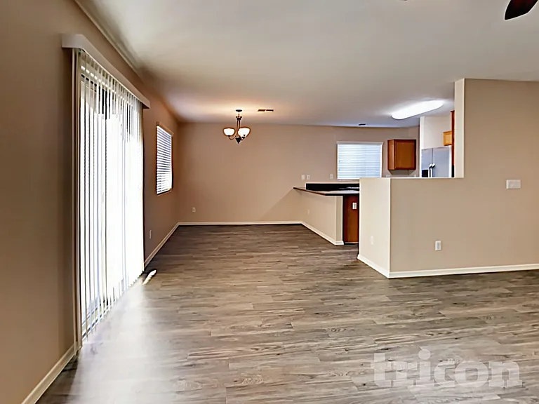 23683 W Huntington Dr — Photo 5