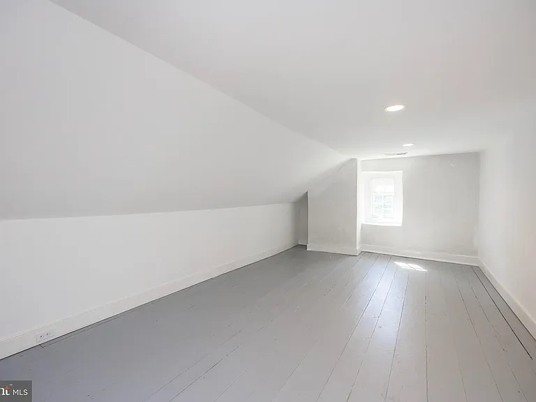 609 W Lincoln Hwy — Photo 25