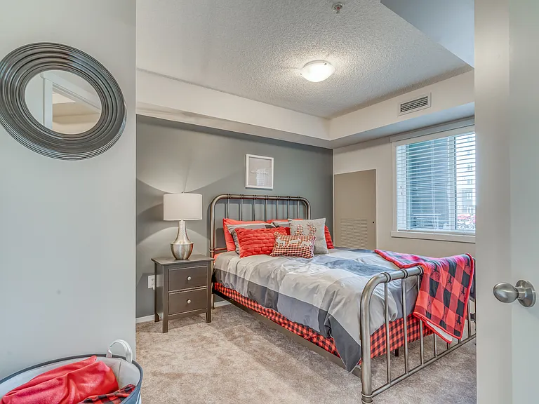 905 Evanston Dr NW — Photo 38