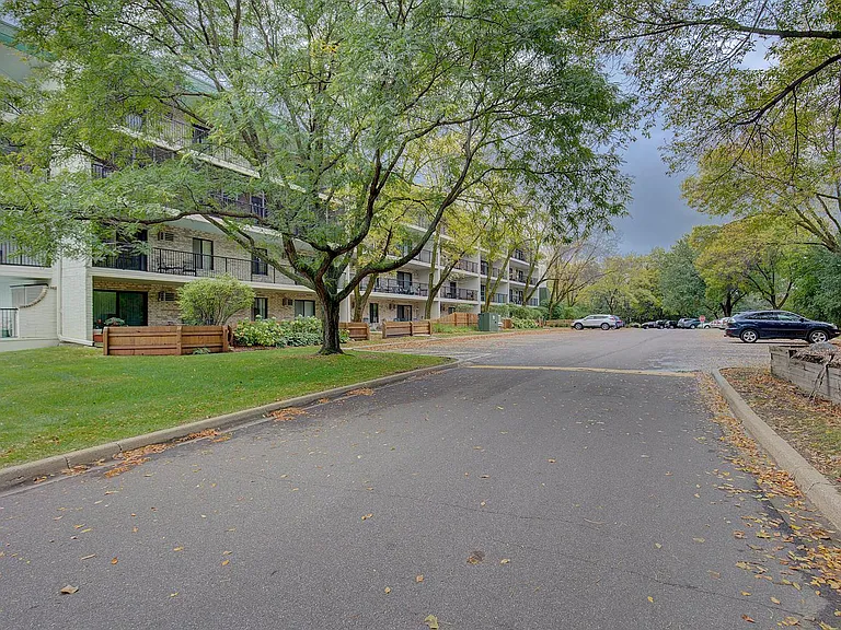 10531 Cedar Lake Rd #213 — Photo 4