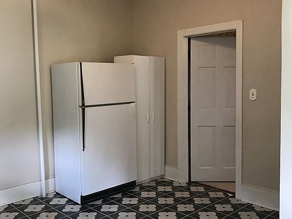 3rd image of 920 Mulberry Ave APT 1N
