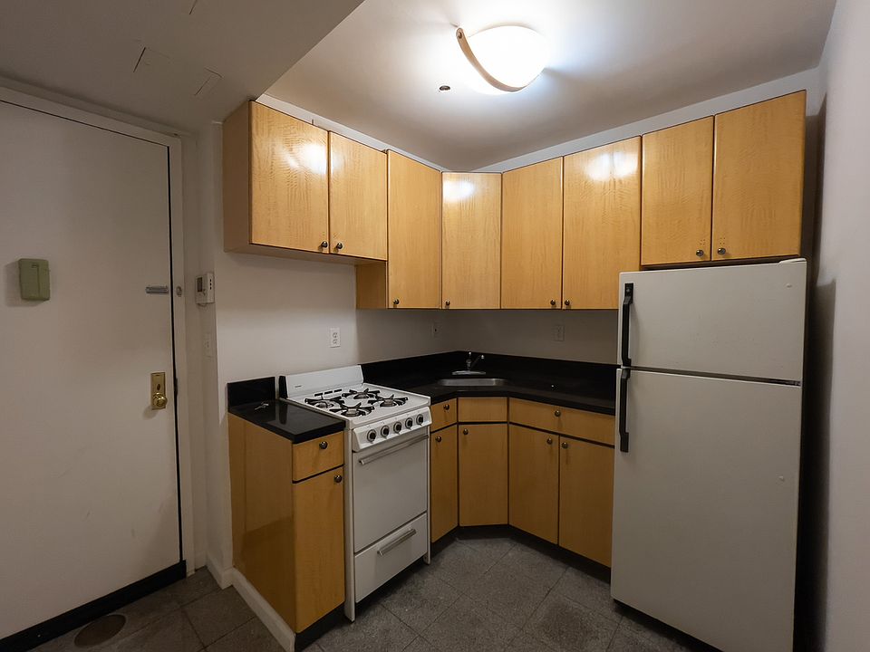 1st image of 407 W 51st St APT 1A
