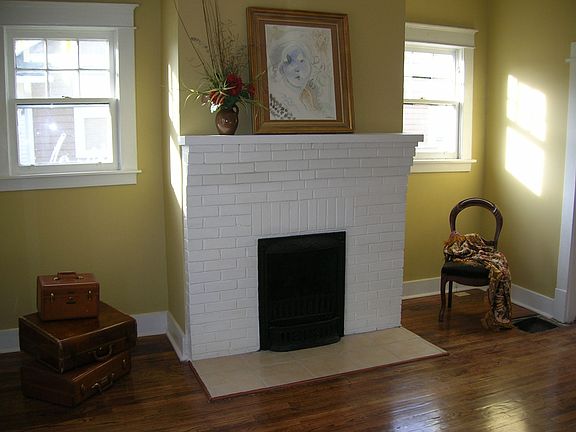 Sunny, open LR w/ FP