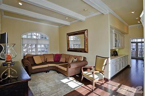 1029_elm_st_MLS_HID650486_ROOMfamilyroom1