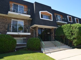 3849 Sanders Rd #1A, Northbrook, IL 60062