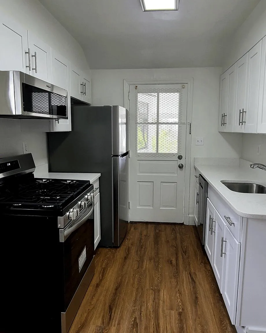 2 bed, 740 sqft, $2,000 — Photo 4