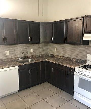 2nd image of 839 Roosevelt Pl